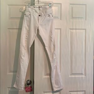 White skinny jeans